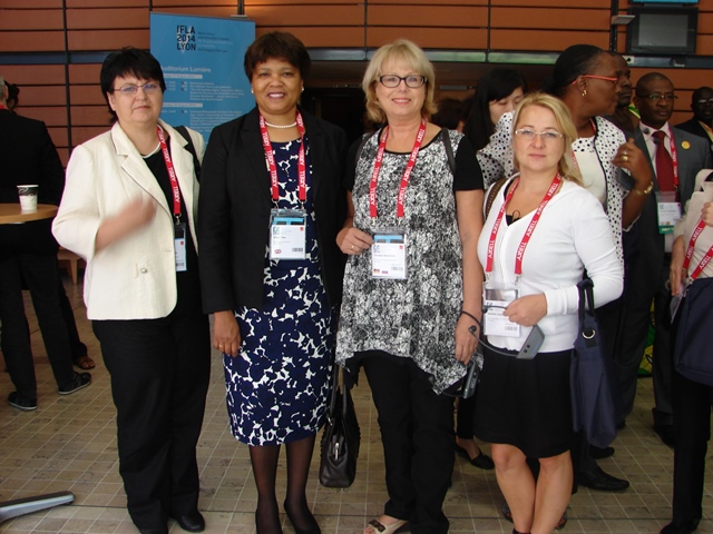 Kartu su IFLA prezidente (2009-2011 m.) Ellen Tise (antra iš kairės)