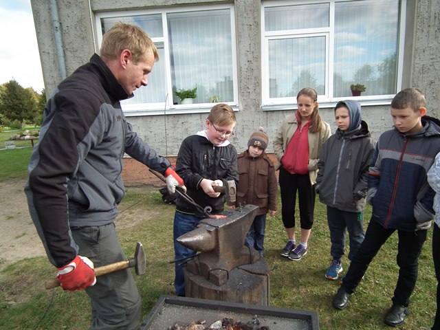 Kalvystės pamoka „Metalo raštai"