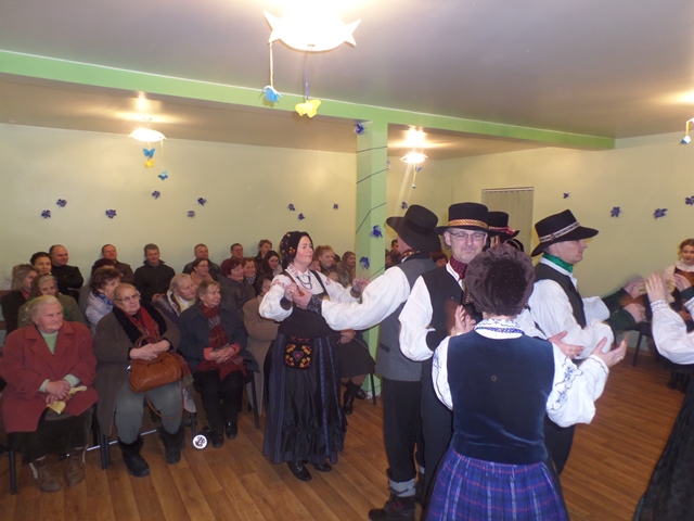 Pašyšių filiale apsilankė Šilutės kraštotyros draugijos folkloro ansamblis „Ramytė"