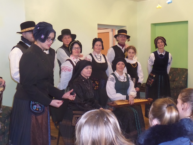 Pašyšių filiale apsilankė Šilutės kraštotyros draugijos folkloro ansamblis „Ramytė"